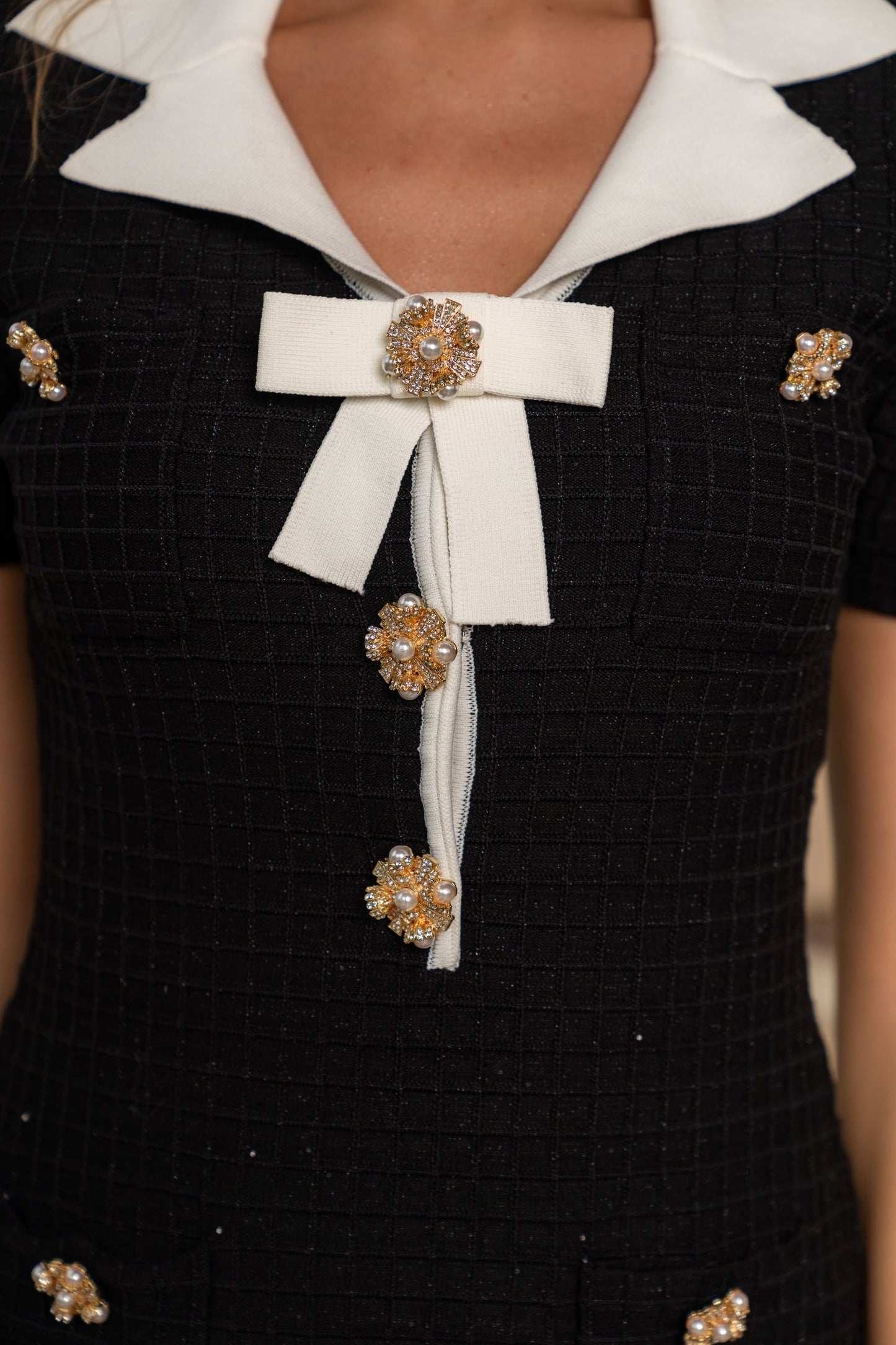 Nyselle™ | Mini-jurk met versieringen en korte mouwen – zwart